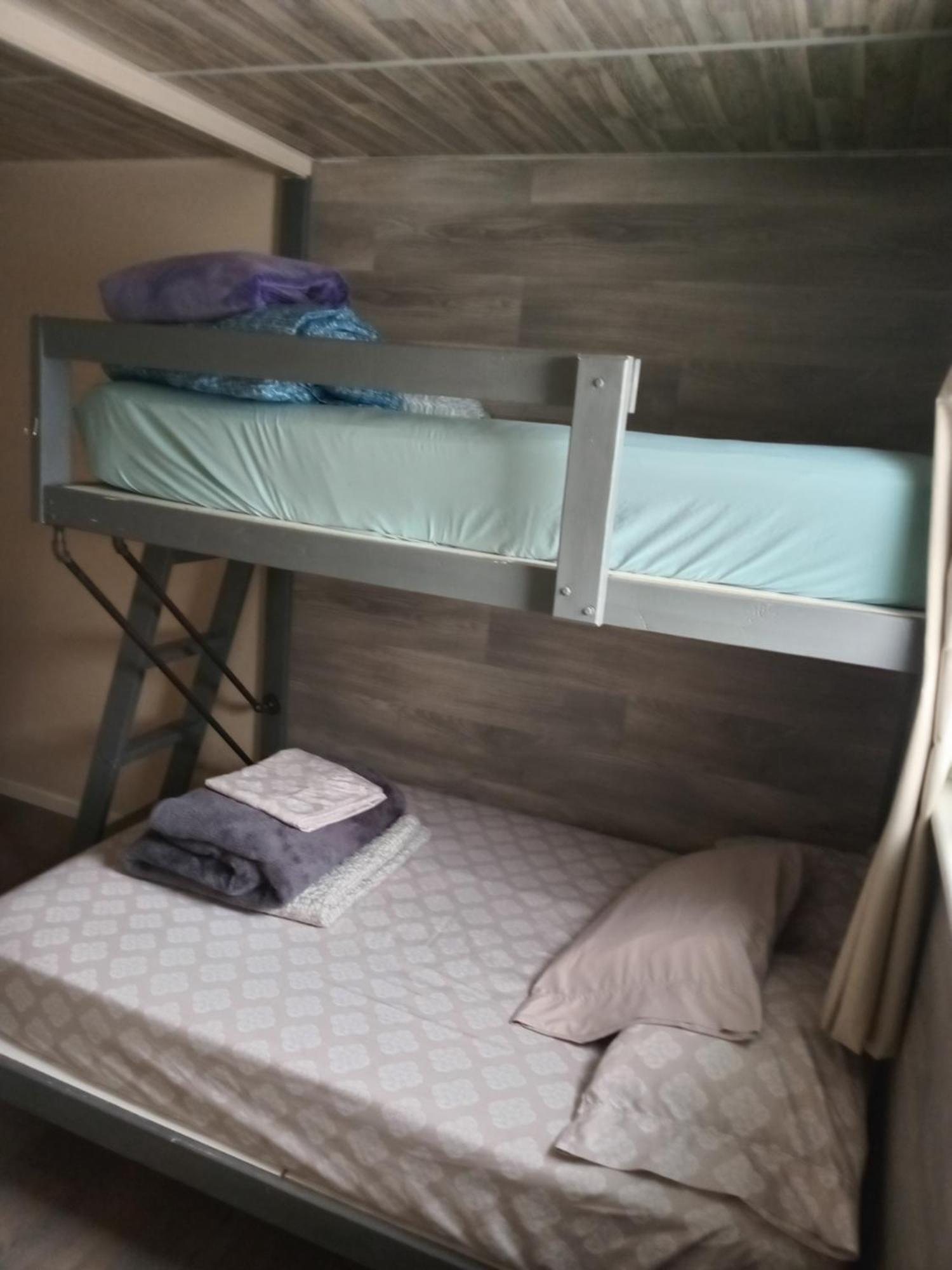 Auberge Jeunesse A Loulou Levis Room photo